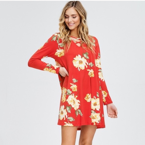 Boutique Dresses & Skirts - ✨Jamie Cross Front Floral Dress